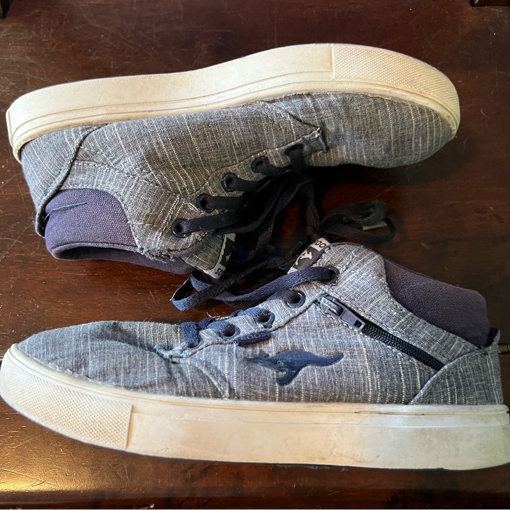 KangaROOS | Boy's high top grey stripe Sneakers Sz. 2
